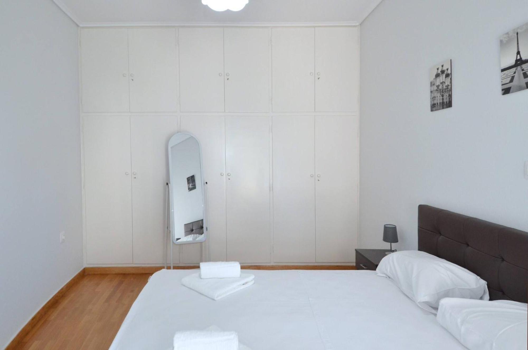 A Spacious Minimal Apatment At Chalandri Athens Exterior photo